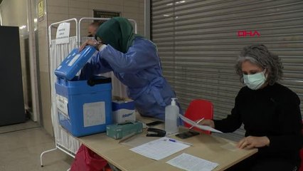 Metro istasyonunda aşı seferberliği