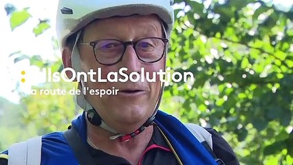 De Suresnes aux plages de Normandie en fauteuil roulant : le défi fou d'une femme de 74 ans