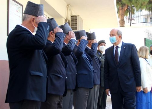 KKTC Cumhurbaşkanı Tatar, İzmir'de Kıbrıs gazileriyle buluştu