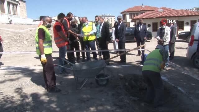 Tarihi kale projesinde adeta iğneyle kuyu kazıyorlar