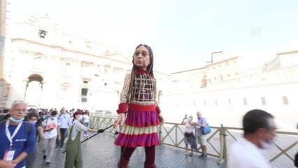 Son dakika haber | Mülteci çocukların simgesi kukla "Küçük Amal" Vatikan'a ulaştı