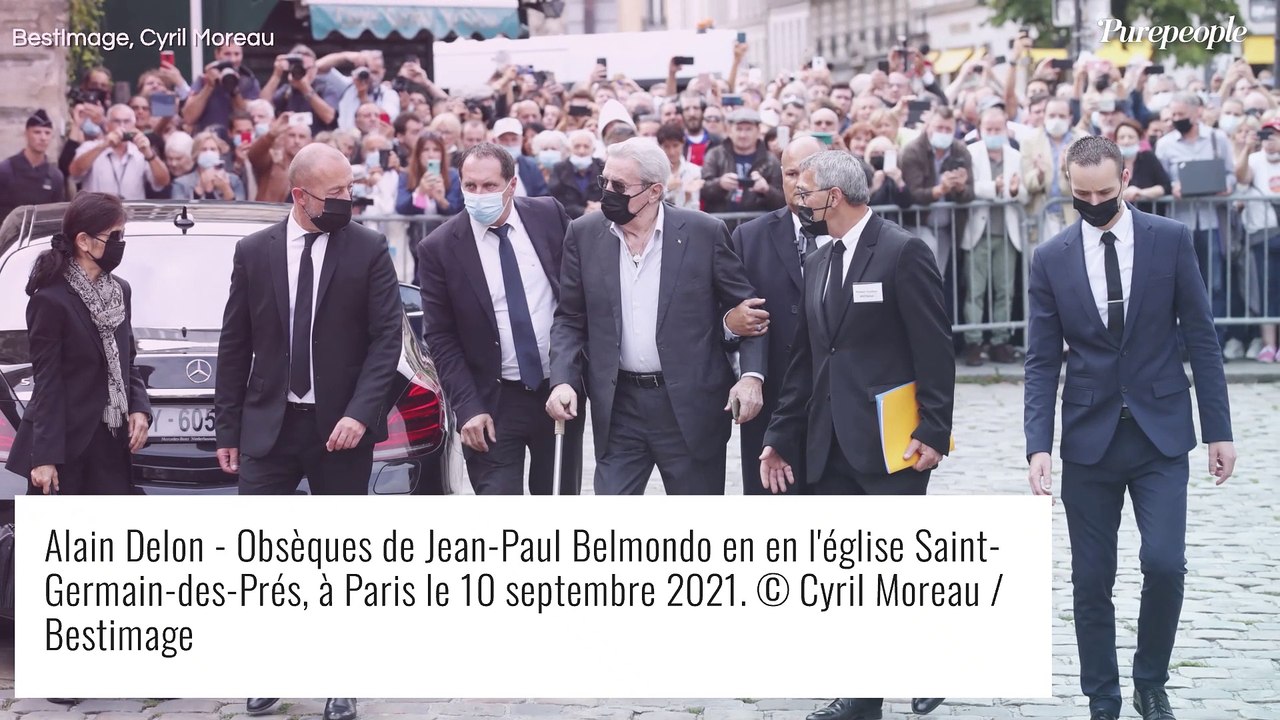 Obsèques de Jean-Paul Belmondo : Alain Delon, près du cercueil, "une très grande émotion"