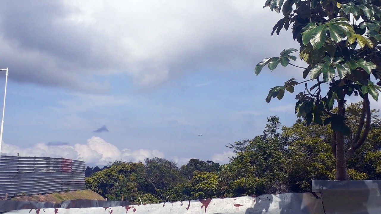 Airbus A321 PT-MXM na aproximação final antes de pousar em Manaus vindo de Guarulhos