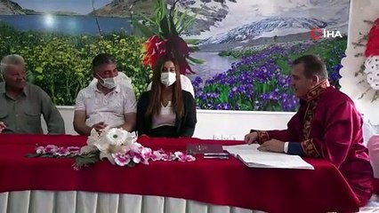 Bakan Soylu Hakkari’de nikah törenine katıldı