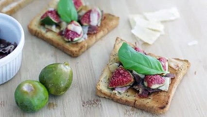 Bruschetta aux figues, parmesan et jambon de Parme