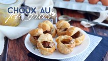 Petits choux au foie gras et confit d'oignon