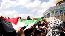 فيديو | العشرات يتظاهرون أمام المسجد الأقصى دعماً للأسرى الفلسطينيين