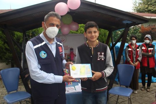 Son dakika haber... Sel felaketinin yaşandığı Ayancık'ta öğrenci ve öğretmenlere tablet dağıtıldı