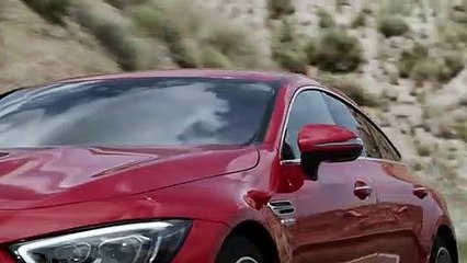 Le Mercedes-AMG 63 S E Performance hybride génère une puissance système de 843 ch