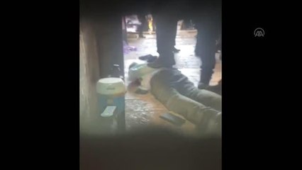 Son dakika haberleri: İsrail polisi ağır yaraladığı Filistinlinin sırtına bastı