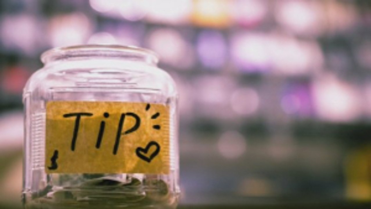 How You Can Navigate the Service Industry With These Tipping Etiquette Tips