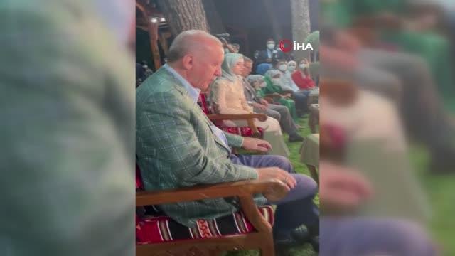 Cumhurbaşkanı Erdoğan, şiirini dinlerken gözyaşlarını tutamadı