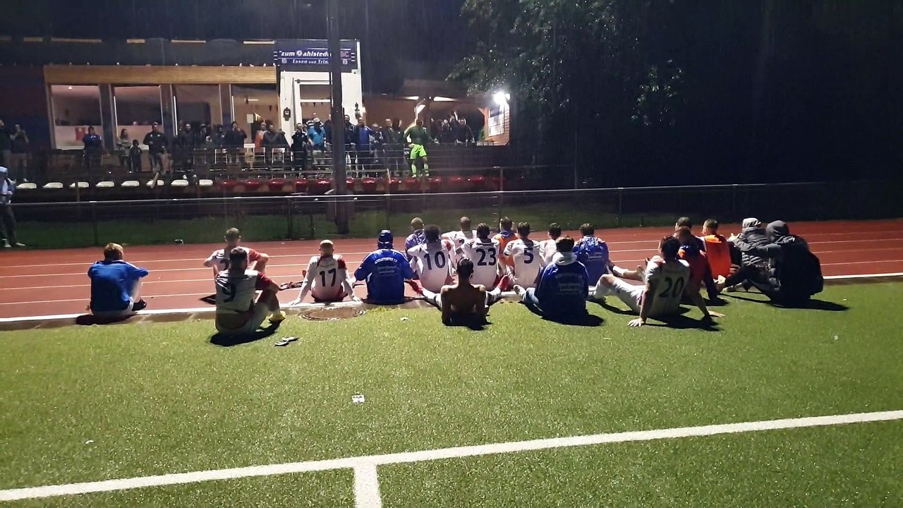 Der Rahlstedter SC feiert die Überraschung im Pokal-Wahnsinn!