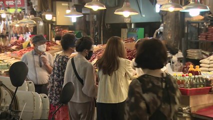 추석 대목 맞은 전통시장 모처럼 '활기'...방역 걱정도 / YTN