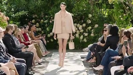 مجموعة مايكل كورس لربيع وصيف 2022