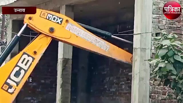 रास्ते पर कब्जे की शिकायत पर पहुंची तहसील टीम, जेसीबी ने गिराया अतिक्रमण