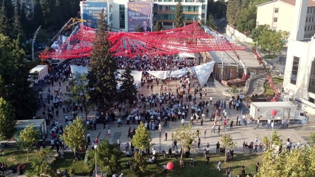 “Televizyonlara inanmayın” dedi, Erdoğan'ın miting fotoğraflarını paylaştı