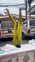 "ไทด์" นำร่าง "แสงสุรีย์ รุ่งโรจน์" ส่งวัดบางพลีใหญ่พร้อมเผยเลขฝาโลง