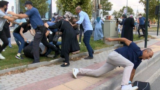 Keşif sırasında saldırdılar, polis biber gazıyla müdahale etti