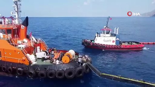 Hatay Samandağ sahilinde petrol sızıntısı temizliği 9. gün de devam ediyor