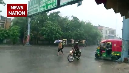 गाजियाबाद में सुबह से हो रही लगातार बारिश से जलमग्न हुई सड़के