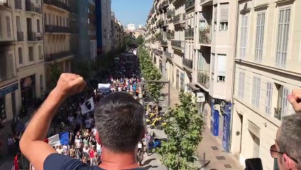 Les manifestants anti passé sanitaire défilent à Marseille