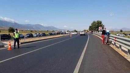 Otomobille çarpışan motosikletin sürücüsü öldü