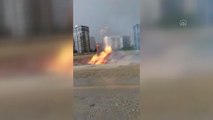Başkentte iş makinesinin doğal gaz borusunu delmesi üzerine çıkan yangın söndürüldü
