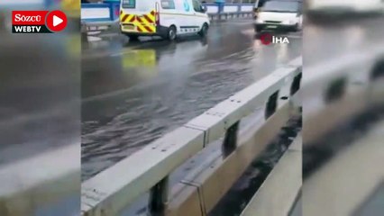 Londra'daki Tower Bridge Köprüsü sular altında kaldı