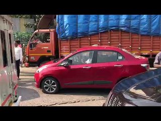 विक्रोली जोगेश्वरी लिंक रोड परिसरात वाहनांची तोड़फोड