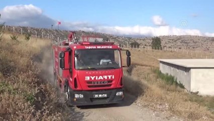 Son dakika haber... Besi çiftliğinde çıkan yangına müdahale ediliyor