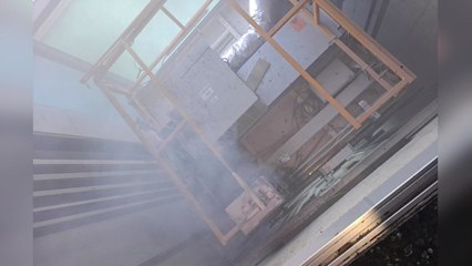 여수 호텔 엘리베이터에서 불...2명 구조 / YTN