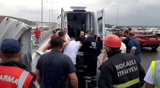Başka kaza olmasın diye önlem alan karayolları görevlisi, aracın çarpması sonucu öldü