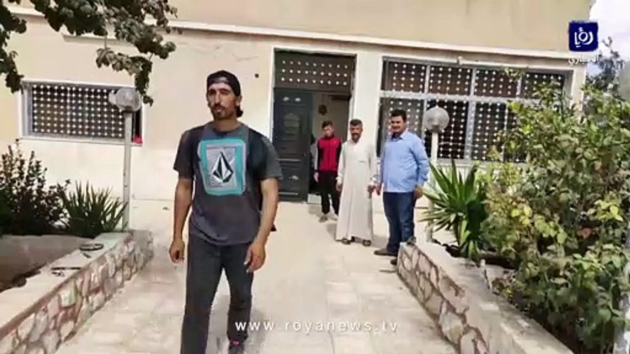 شاب يخرج رحلة من المفرق إلى العقبة مشيا على الاقدام