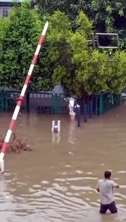 दिल्ली में बारिश का असर  जलभराव साकेत मेट्रो स्टेशन