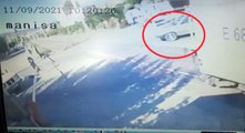 Son dakika haberleri | Manisa'daki tren kazasının güvenlik kamera görüntüleri ortaya çıktıTrenin çarptığı otomobil yaklaşık 300 metre sürüklendi