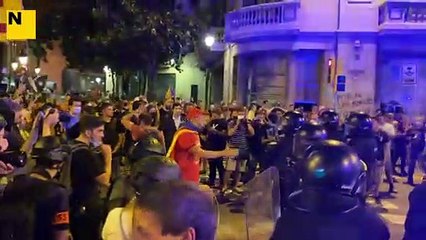 Manifestants de Via Laietana celebren retirada BRIMO