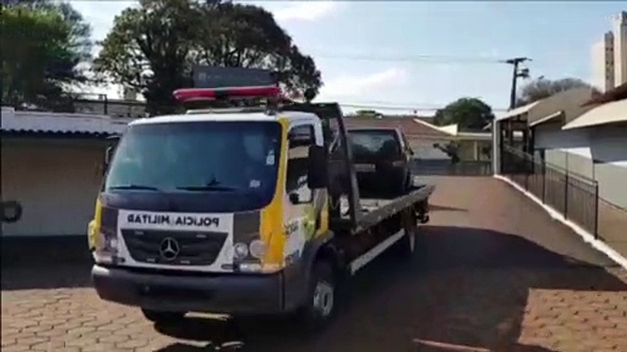 Sem motor e rodas, Fiat Uno com indicativo de furto é recuperado pela Polícia Militar