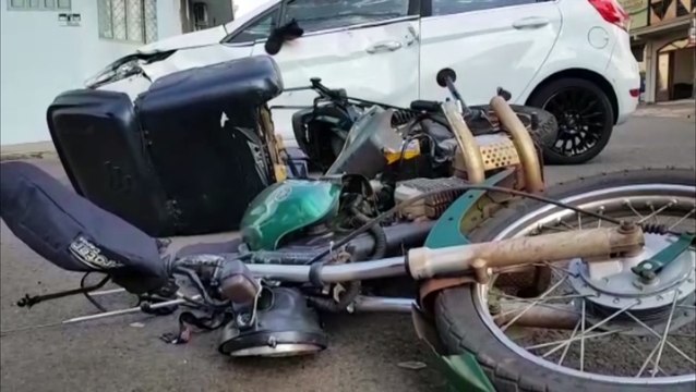 Motociclista fica ferido em acidente de trânsito na Rua Minas Gerais, no Centro