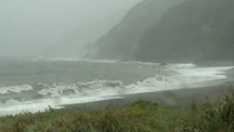 Waves surge as Chanthu passes by Taiwan
