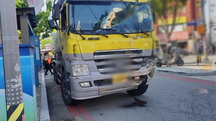 주유소 유조차, 내리막길에서 '쿵'...고속도로 사고로 차량 화재 / YTN