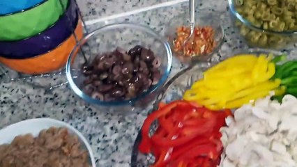 seafood and meat pizza بيتزا المأكولات البحرية و اللحوم