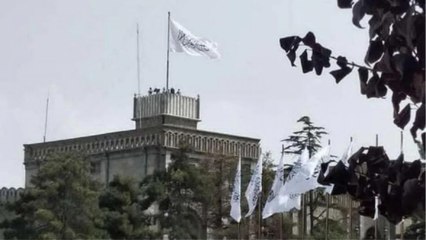 Taliban raise flag over presidential palace in Kabul