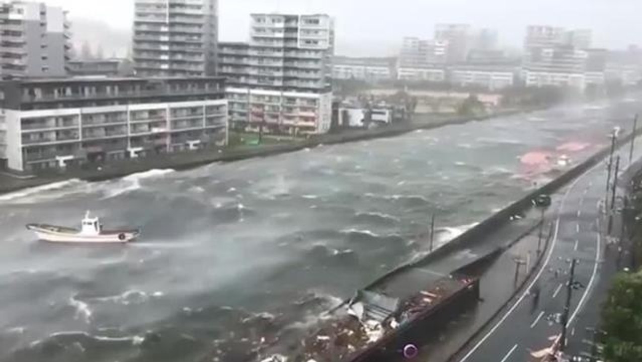 Japonya'da Chanthu Tayfunu alarmı! Yetkililer, halka sağlam binalara sığınmaları çağrısında bulundu