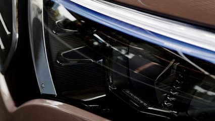 SUV compact électrique Mercedes EQB (Statique)