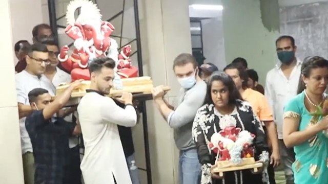 Salman Khan के बिना Arpita Khan ने किया गणपति विसर्जन ,Sohail Khan आये नजर