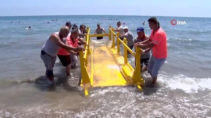 Mersin'de plajlara 10 yeni engelsiz rampası daha yerleştirildi
