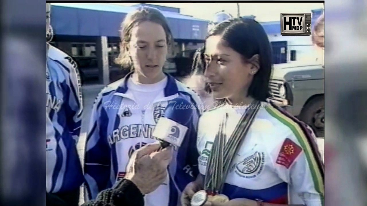 LLEGAN PATINADORES CON MEDALLAS DEL CAMPEONATO DEL MUNDO MAR DEL PLATA 19-09-2001