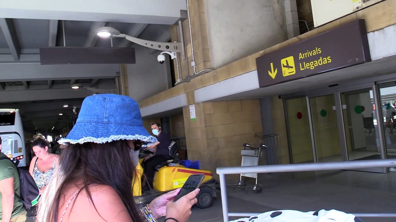 Isa Pantoja y Raquel Bollo "secuestran" a Anabel Pantoja en su segunda despedida de soltera