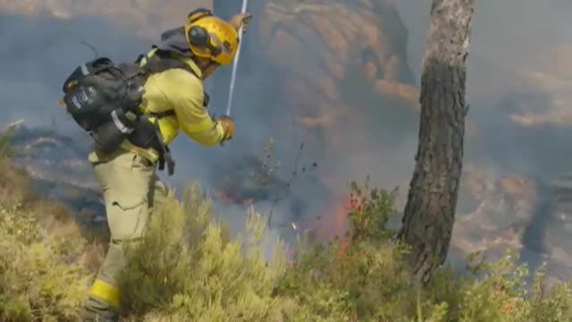 Máxima tensión en Sierra Bermeja por la reactivación del incendio que ya ha quemado más de seis mil hectáreas